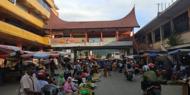 Keterkaitan antara akses ke pasar dan pemberdayaan masyarakat desa