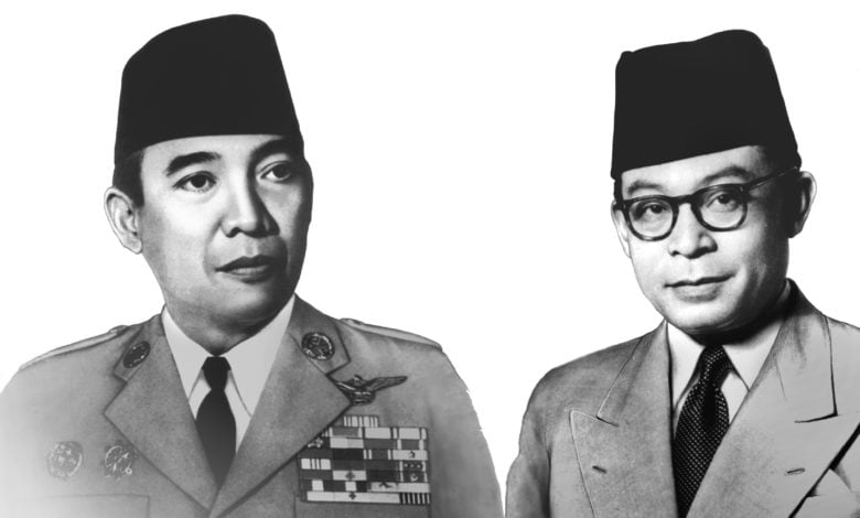 Ir. Sukarno dan Mohammad Hatta Menandatangani Teks Proklamasi