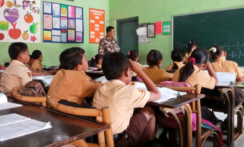 Pandangan konstruktivistik yang mengemukakan bahwa belajar merupakan usaha pemberian makna