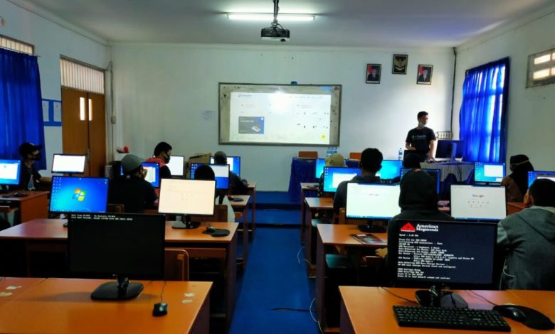 Pelatihan Coding Basic membuat website portofolio