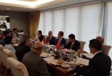 Menganalisis persamaan dan perbedaan antar negara anggota ASEAN