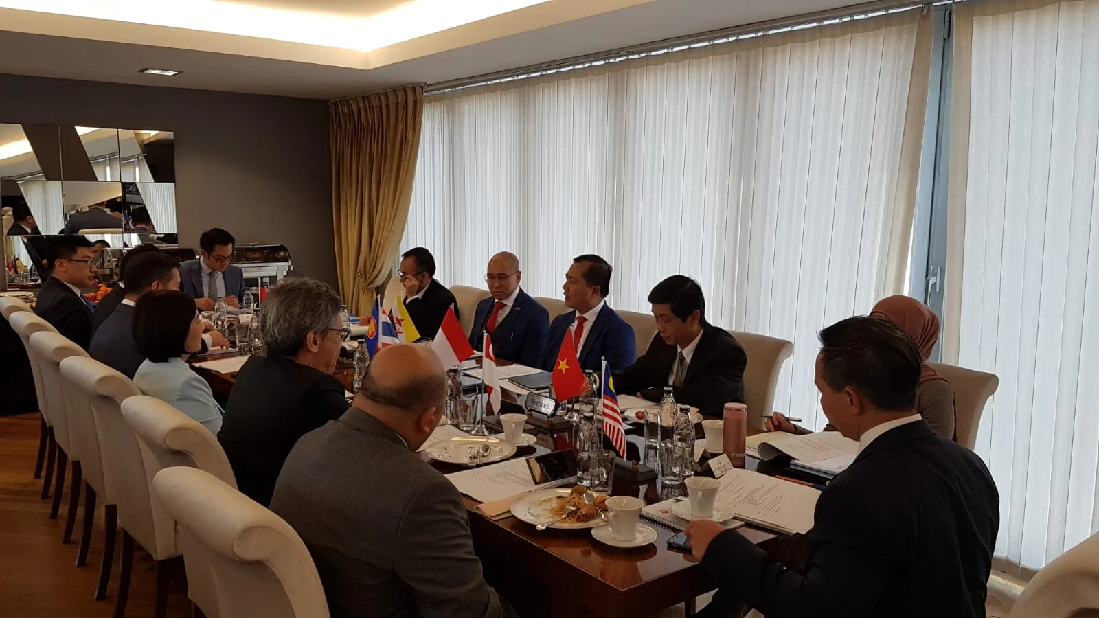 Menganalisis persamaan dan perbedaan antar negara anggota ASEAN