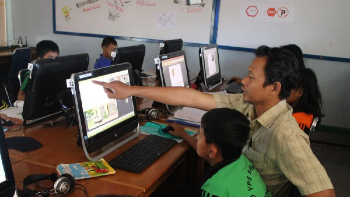 Manfaat Media Pembelajaran antara guru dengan siswa