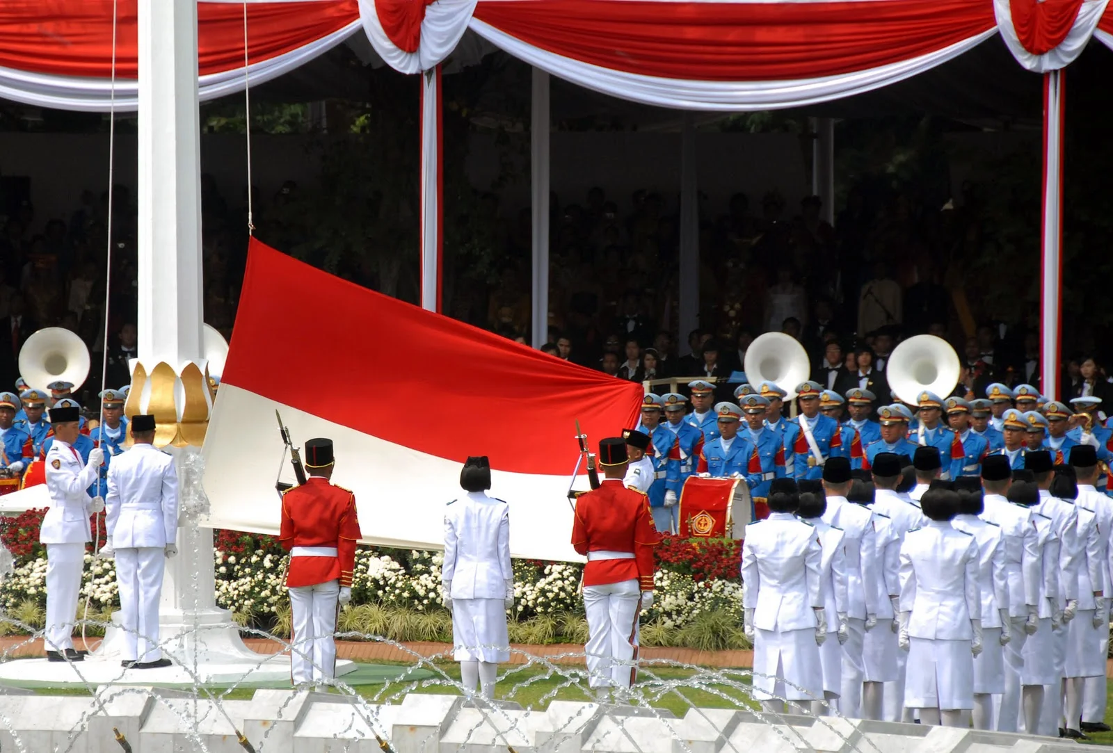 Simbol-Simbol Kenegaraan sebagai Identitas Nasional bangsa Indonesia