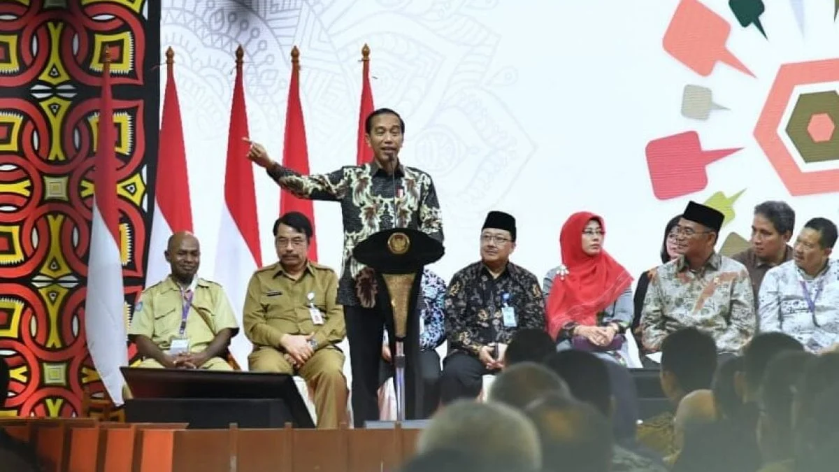Persaingan atau kompetisi dapat diartikan sebagai suatu proses sosial
