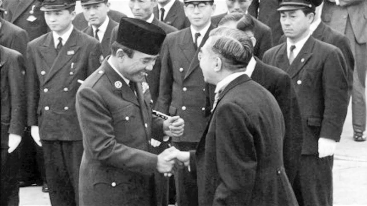 Tanggal 9 Juli 1942 Sukarno ditarik dari Sumater oleh Jepang
