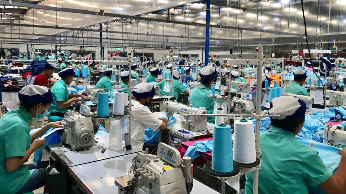 Produksi kegiatan menambah nilai suatu benda atau menciptakan benda