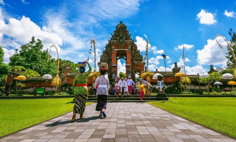 Kebudayaan maupun peradaban adalah ciri kehidupan manusia