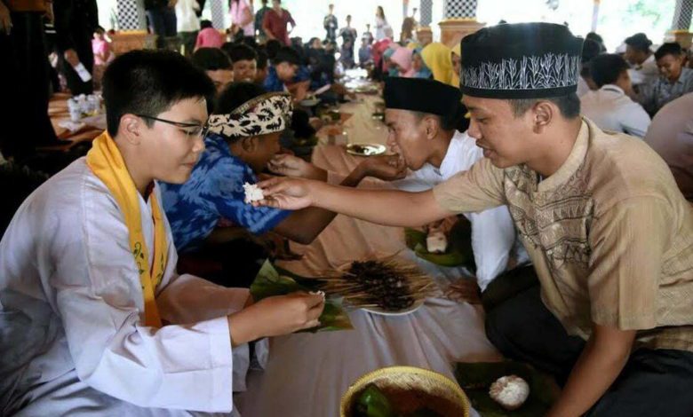 Membangun Kerukunan Umat Beragama di Indonesia.