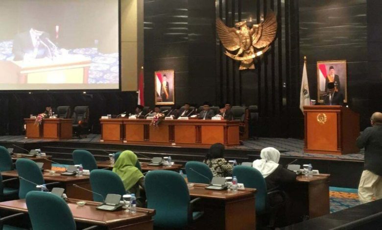 Desentralisasi atau Otonomi Daerah dalam Konteks Negara Kesatuan Republik Indonesia