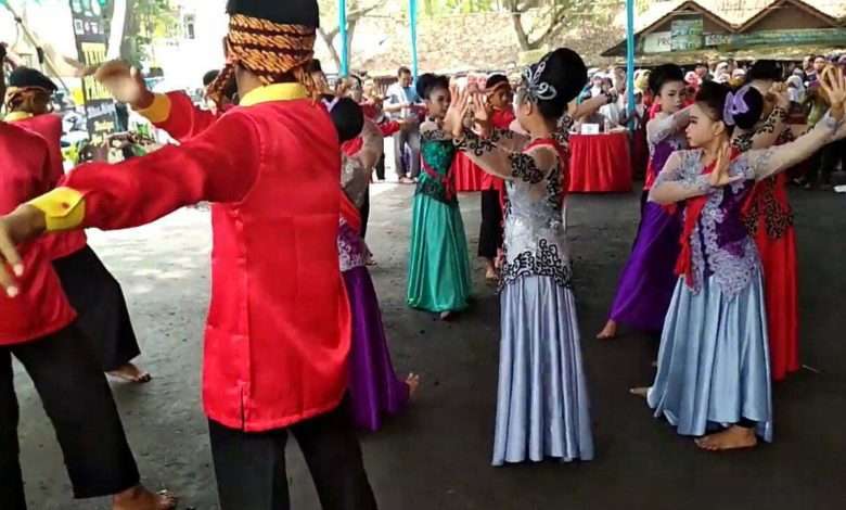 Mengenal Ronggeng Gunung Pangandaran.