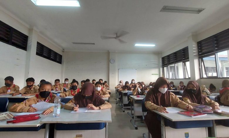 Kegiatan belajar tatap muka di SMPN 20 Depok  Berjalan Kondusif