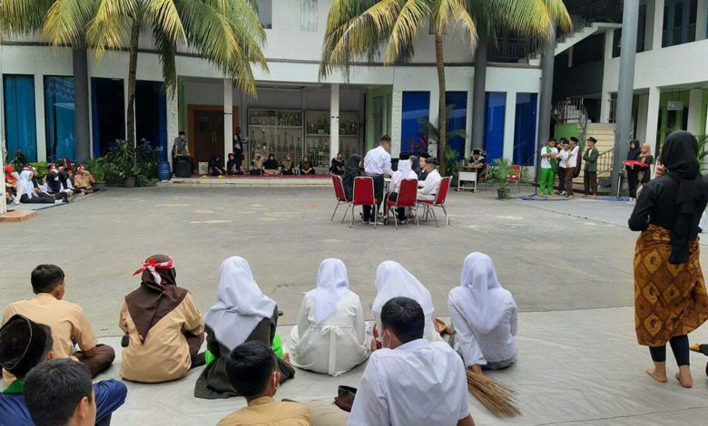 SMP Islami Ghama AL-Fatih memperingati hari Pahlawan (foto/istimewa)