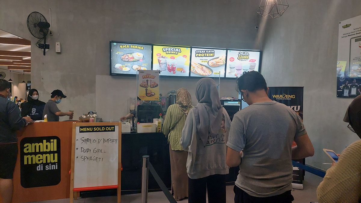 Waroeng Steak & Shake Cibinong, Bogor. Ramai pengunjung! (foto/istimewa)