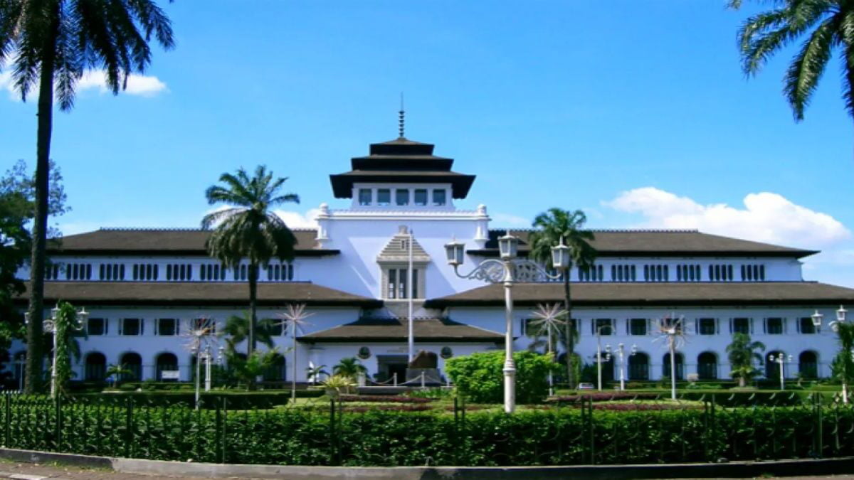 Gedung Sate Bandung Peninggalan Kolonial Belanda 1713