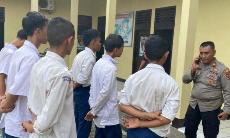 Bagaimana upaya pemerintah dan sekolah mengatasi tawuran pelajar? (ft/istimewa)