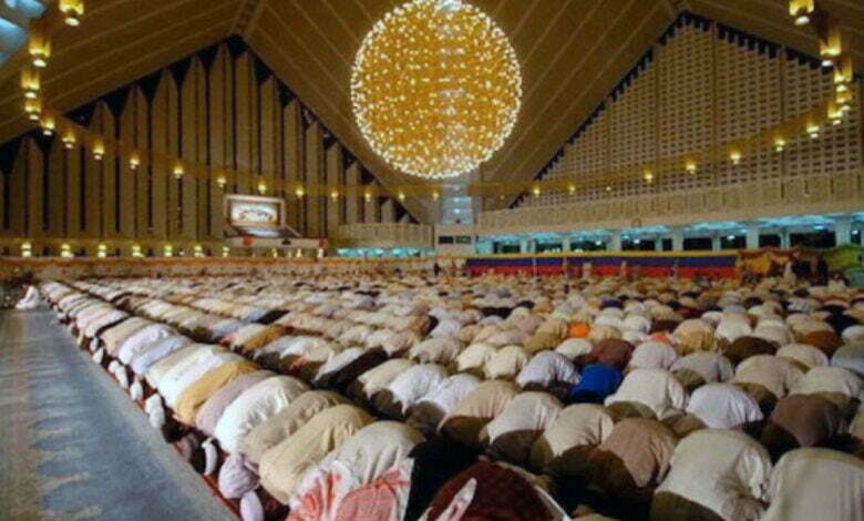 Tata cara sholat tarawih di masjid (ft/istimewa)