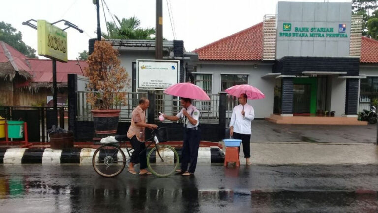 Berbagi Takjil Di Bulan Ramadhan