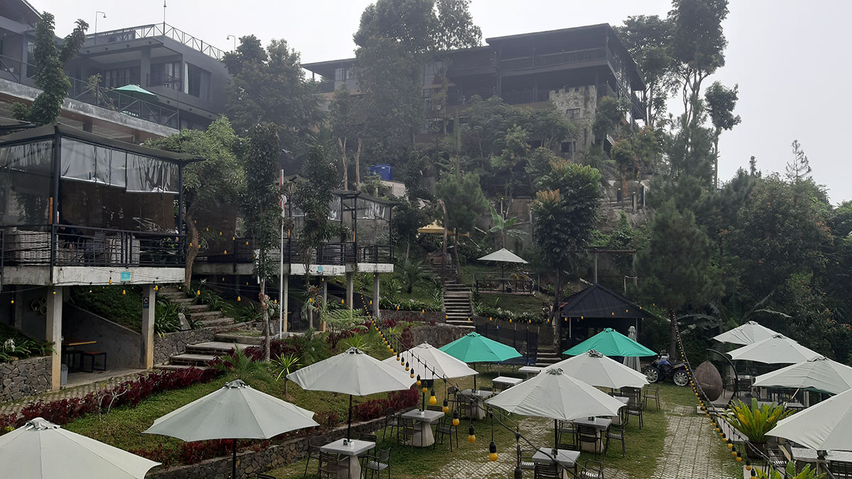 Highlanders Cafe Sentul Bogor View Gunung (ft/istimewa)