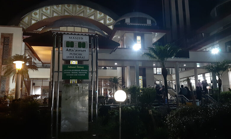 Masjid Atta'awun Puncak Bogor Malem Rame (ft/istimewa)