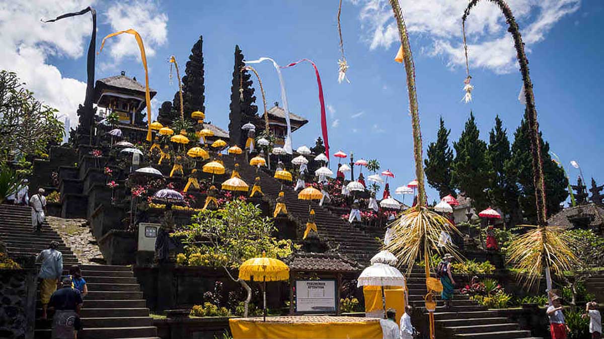 Teori Persebaran Agama Hindu di Indonesia: Jejak Spiritual dalam Nusantara (ft/istimewa)