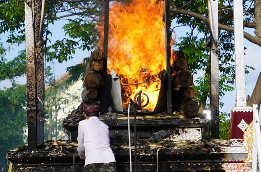 Tradisi Ngaben di Bali: Menghormati Arwah dan Siklus Kehidupan (ft/istimewa)