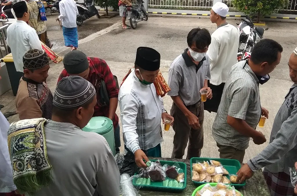 Sedekah Jumat Berkah di Masjid: Menyemai Kebaikan dalam Tradisi Keagamaan (ft/istimewa)