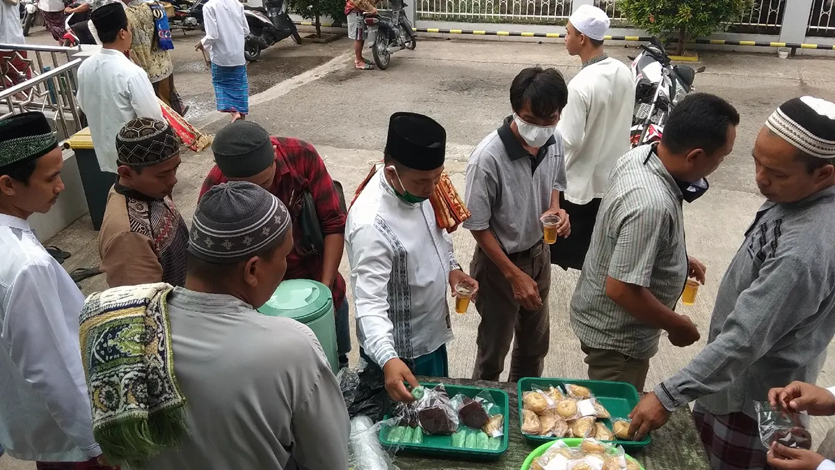 Sedekah Jumat Berkah di Masjid: Menyemai Kebaikan dalam Tradisi Keagamaan (ft/istimewa)