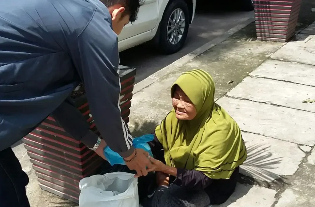 Sedekah: Ladang Amal Kebaikan di Bulan Suci Ramadhan (ft/istimewa)