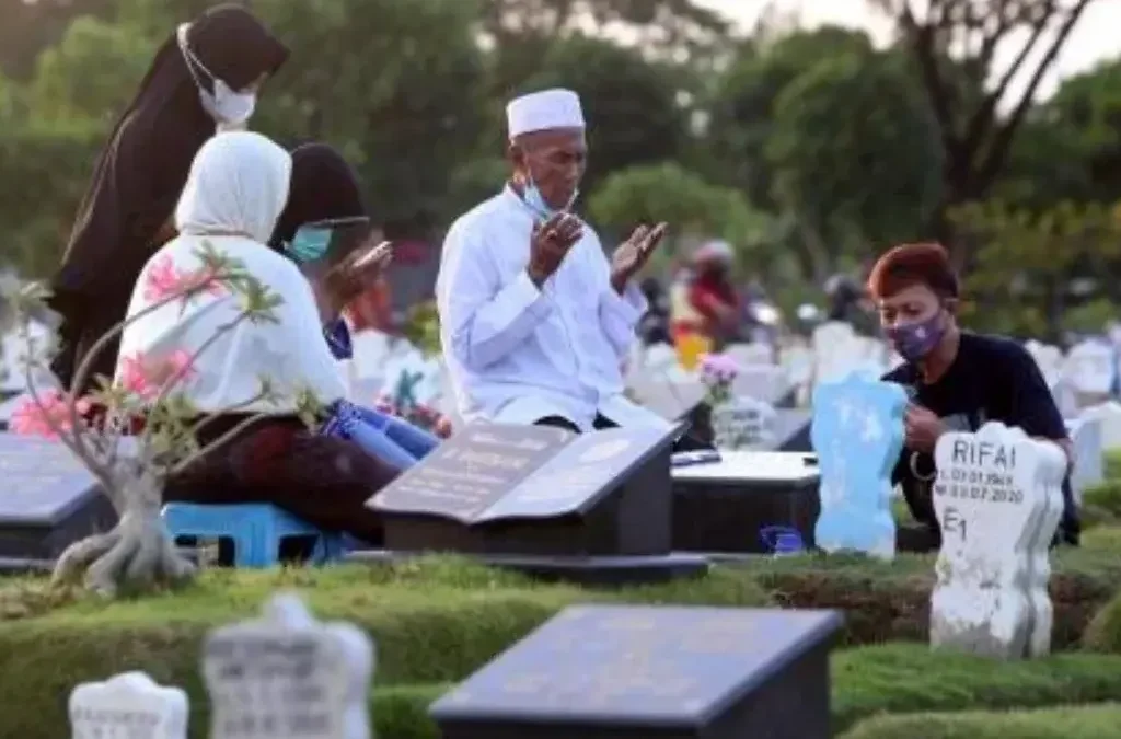 Menyelami Tradisi Ziarah Kubur Pasca Lebaran: Mempererat Kebangsaan dan Spiritualitas (ft/istimewa)