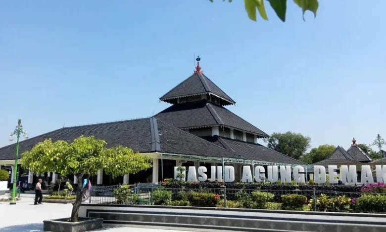 Sejarah Masjid Agung Demak: Simbol Islam di Tanah Jawa (ft/istimewa)