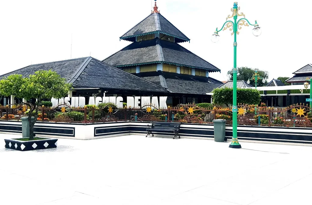 Fakta Akulturasi Bangunan Masjid Agung Demak: Perpaduan Budaya Islam dan Jawa (ft/istimewa)