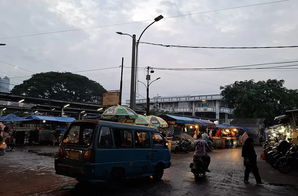 Pasar Kemiri Muka: Jantung Aktivitas Warga Depok di Bawah Flyover Depok Baru (ft/istimewa)