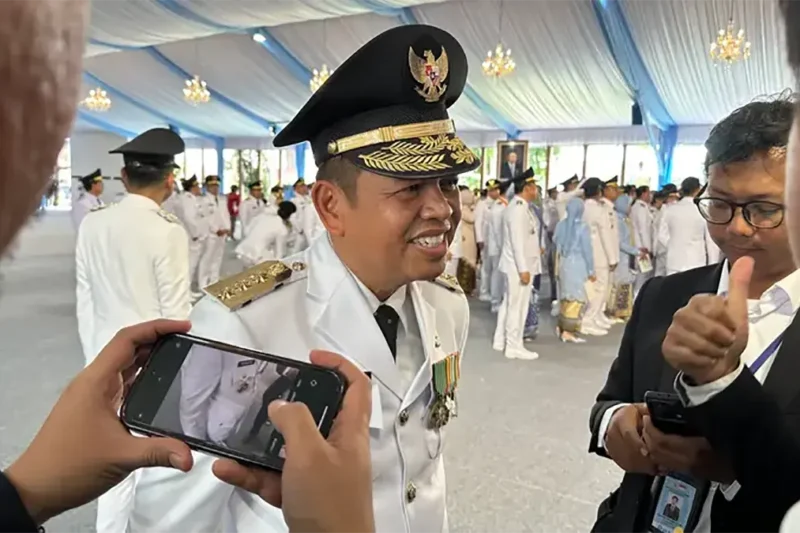 Dedi Mulyadi Gubernur Jawa Barat Berupaya Menekan Pengeluaran Rakyat, Meniadakan Biaya Sekolah yang Tidak Perlu (ft.istimewa)