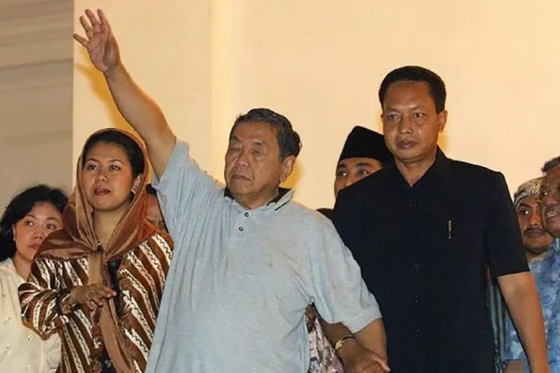 Gus Dur Setelah Lengser: Perannya sebagai Tokoh Bangsa dan Pemikir Demokrasi