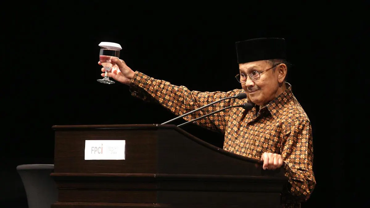Peran B.J. Habibie dalam Reformasi 1998 dan Awal Demokrasi Indonesia (ft.istimewa)