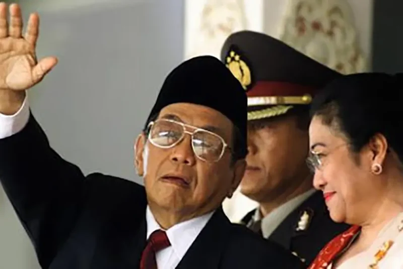 Mengapa Gus Dur Dilengserkan? Krisis Politik di Akhir Masa Kepemimpinannya