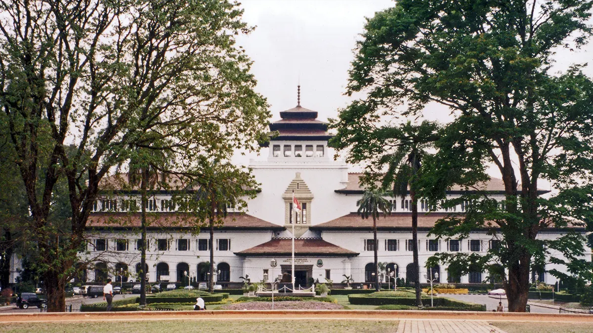 Gedung-Gedung Pemerintahan Kolonial yang Masih Berdiri Kokoh di Indonesia