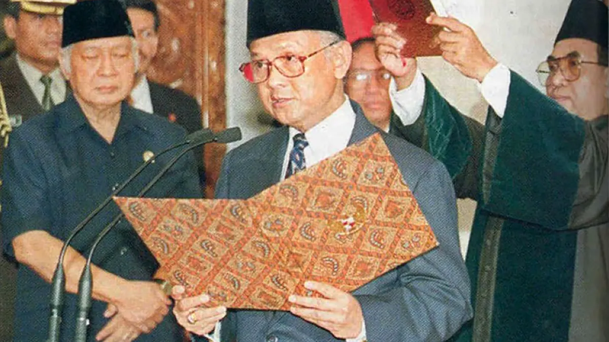Mengapa Masa Jabatan B.J. Habibie sebagai Presiden Hanya Singkat? (ft.istimewa)