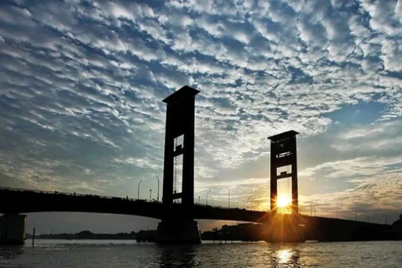 Misteri Sungai Musi: Nadi Kehidupan dan Sejarah Palembang