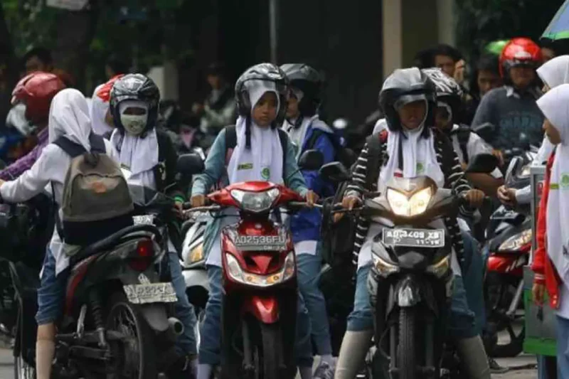 Siswa Bawa Motor ke Sekolah? Ini Aturan dan Pertimbangannya