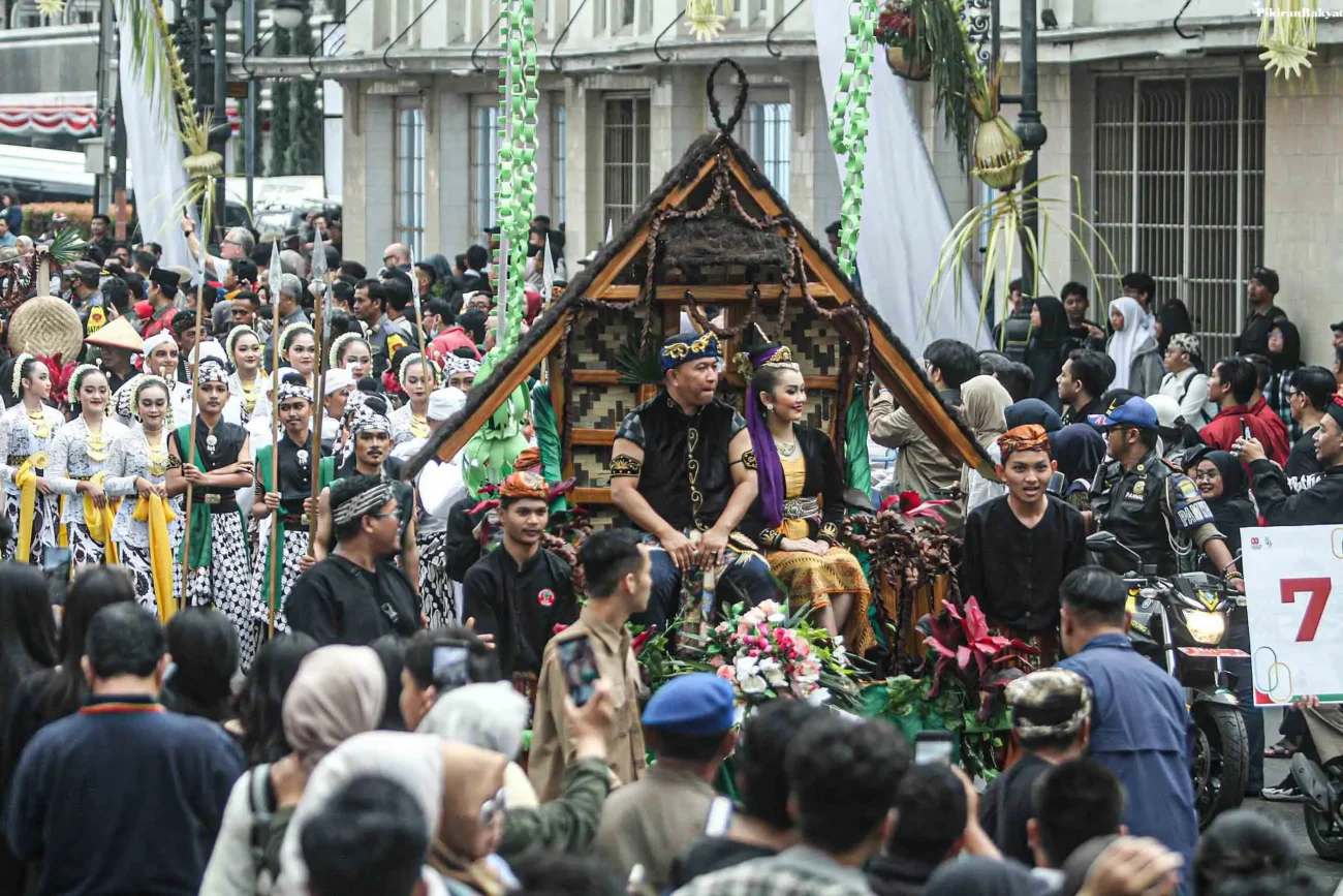 Kirab Budaya Hari Jadi Jawa Barat ke-80: Mengusung Raja-Raja Sunda dalam Pawai Sejarah (ft.istimewa)