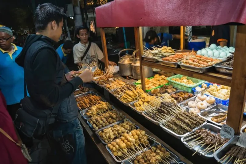 Street Food Kekinian yang Ramah Lingkungan: Tren Sustainable Kuliner 2025