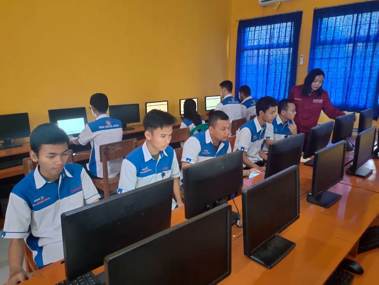 Lulusan SMK Miliki Peluang Karier Fleksibel, Siap Kerja hingga Wirausaha (SMK Nasional Depok)